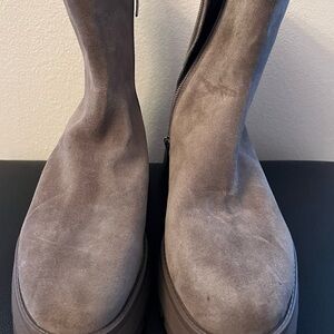 Vince Camuto Suede leather high ankle boots. Size 8.